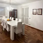 Gelsi A بيزارو