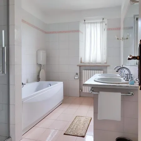 Gelsi A Villa *